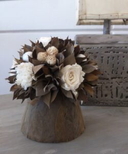 preserved velvet leaves brown, preserved carnation, gomphrena, rose ivory