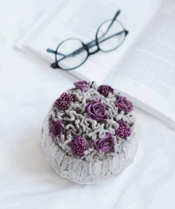preserved stachys, stachys byzantina, preserved soft leaves, purple roses, violet roses